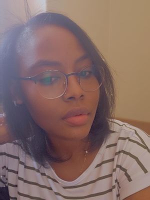 Estelle, 30