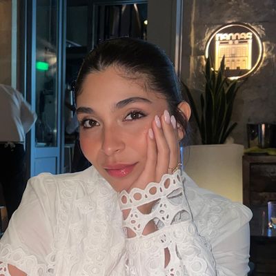 Antonia, 28