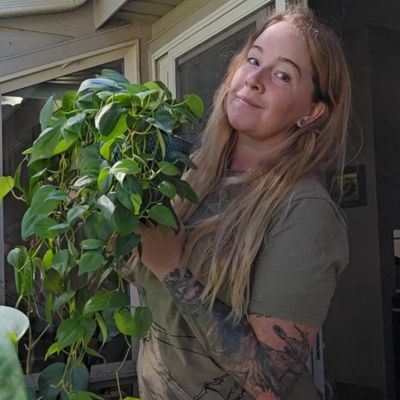 Karis, 33