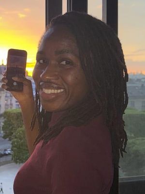 Lauretta, 38