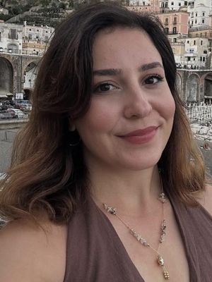 Holly, 40