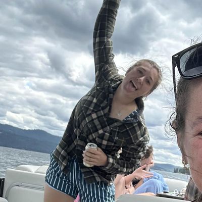 Allyson, 27