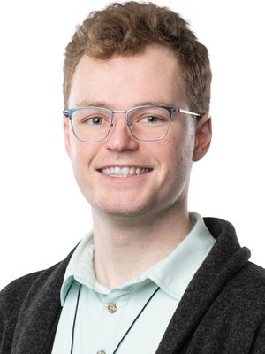 Ian, 25