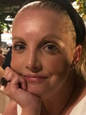 Sarah, 43