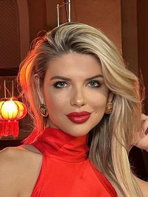 Lucia, 39