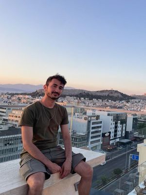 Daniel, 33