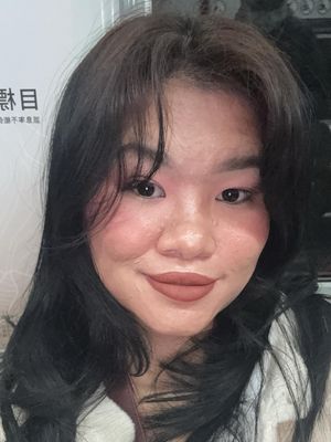 Carla, 24