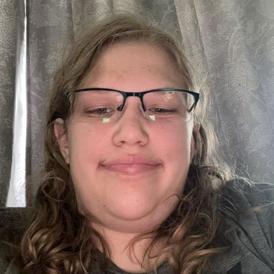 Ashlyn, 19