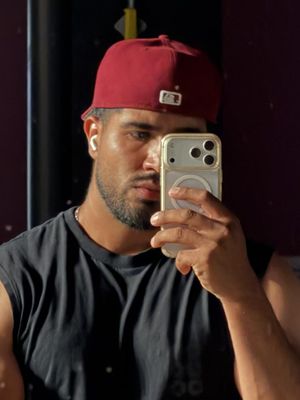 Aaron, 25