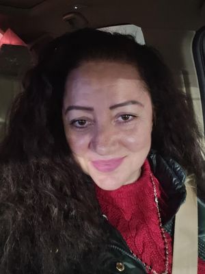 Dee, 52