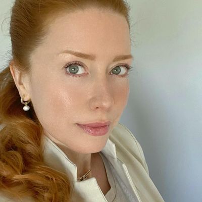 Veronica, 48