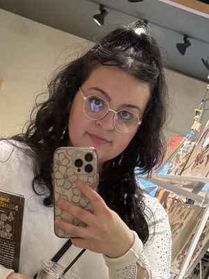 Alexis, 24
