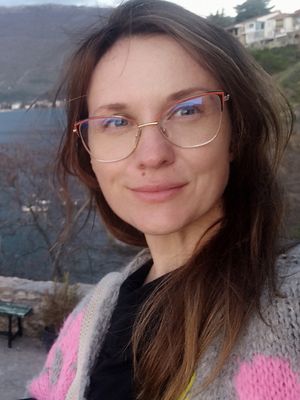 Emilia, 40