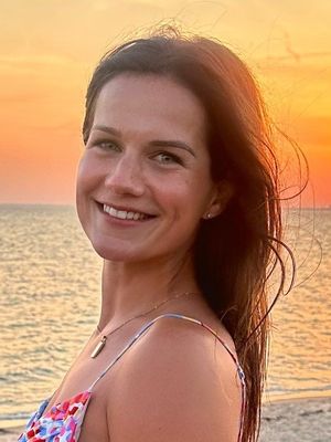 Annie, 27