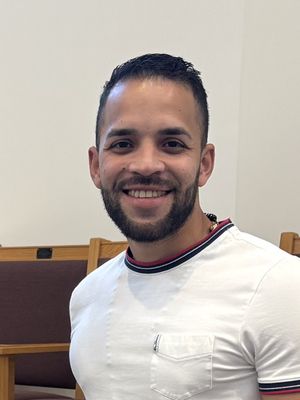 Carlos, 33