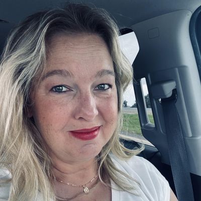Amanda, 48
