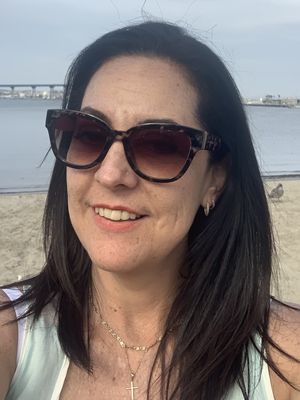Nadia, 48