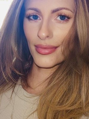 Amberleigh, 32