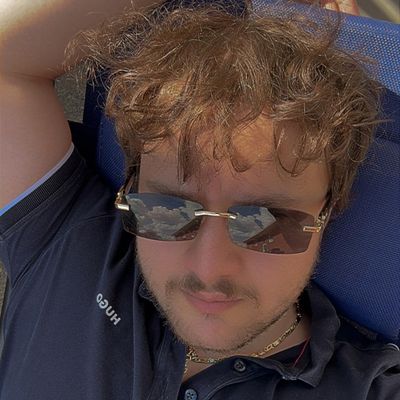 Liam, 22