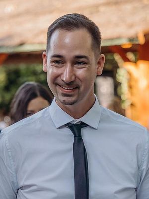 Gergo, 30