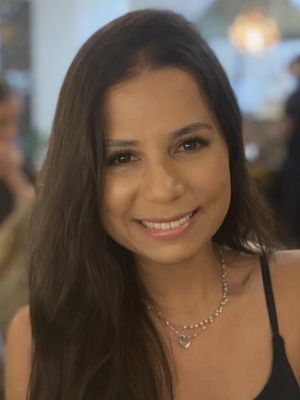 Vanessa, 33