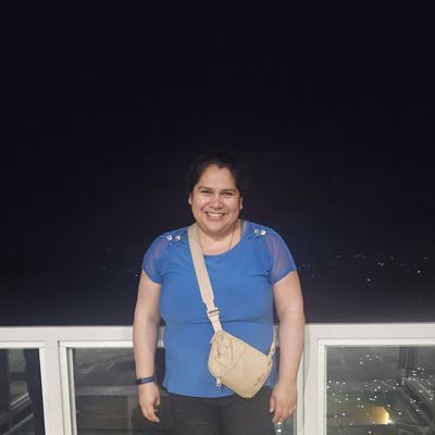 Nadia, 38