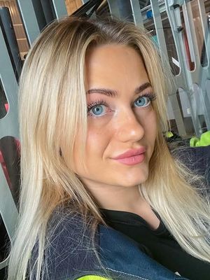 Tracy, 27