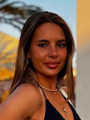 Maria, 24