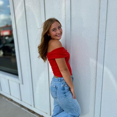 Lauren, 21
