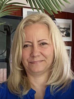 Yvona, 55