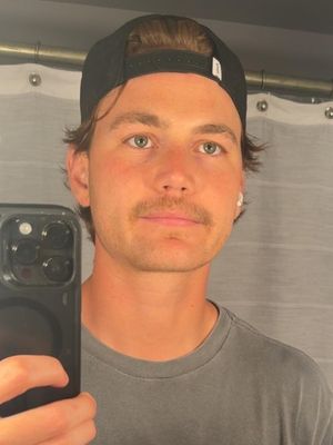Alex, 32