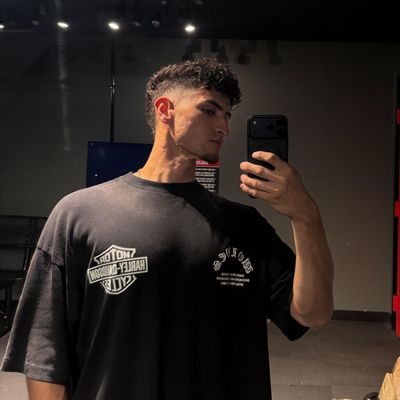Javier, 27