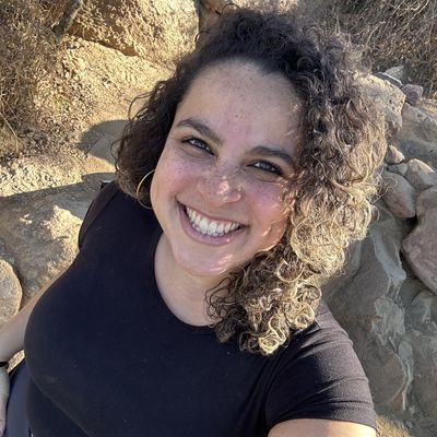 Anagabriela, 32