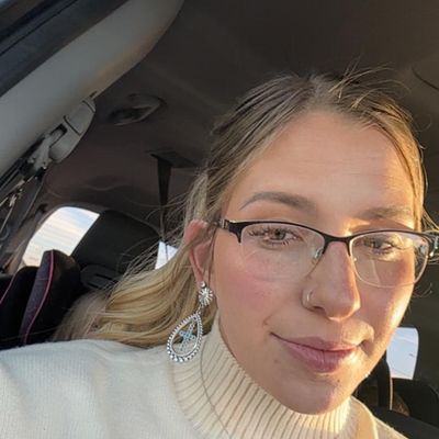 Caitlyn, 25
