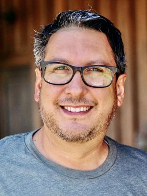 Antonio, 52