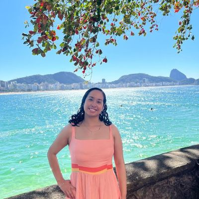 Gabriela, 21