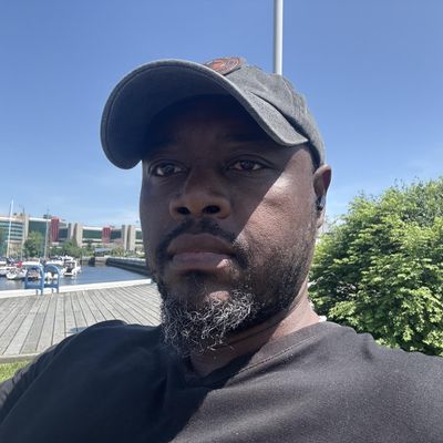 Simon, 37