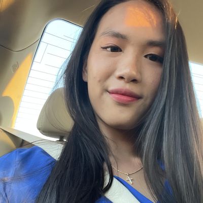 Mia, 24