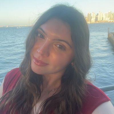 Lauren, 22