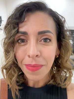 Claudia, 48