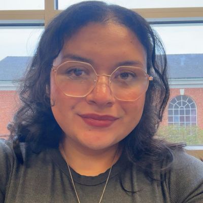 Daniela, 23