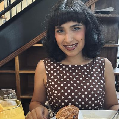Diana, 25