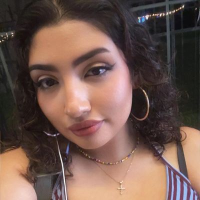 Valentina, 23