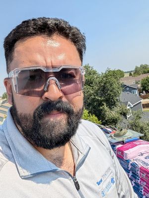 Alejandro, 27