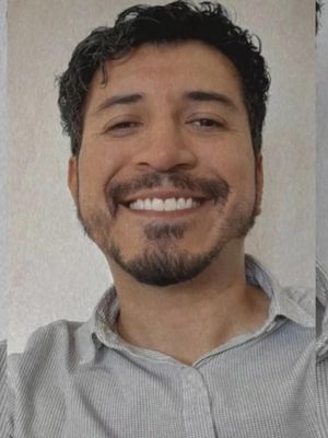 Alejandro, 36