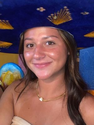 Ella, 21