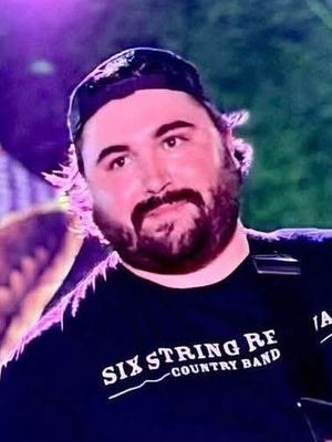 Carl, 25