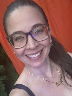 Fernanda, 37