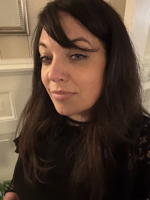 Michele, 43