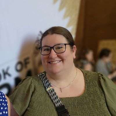 Laura, 35